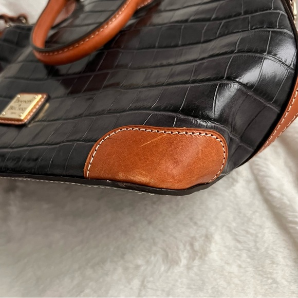 Black Crocodile Dooney & Bourke Zipper Satchel - Picture 15 of 15